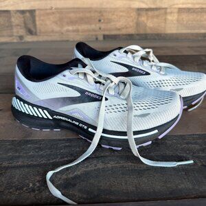 NWOT Brooks Adreneline GTS // Size 6